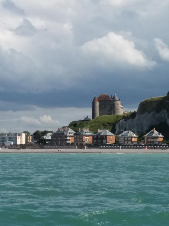 Egg Hotel - Hotel Les Gens De Mer Dieppe Bagian luar foto